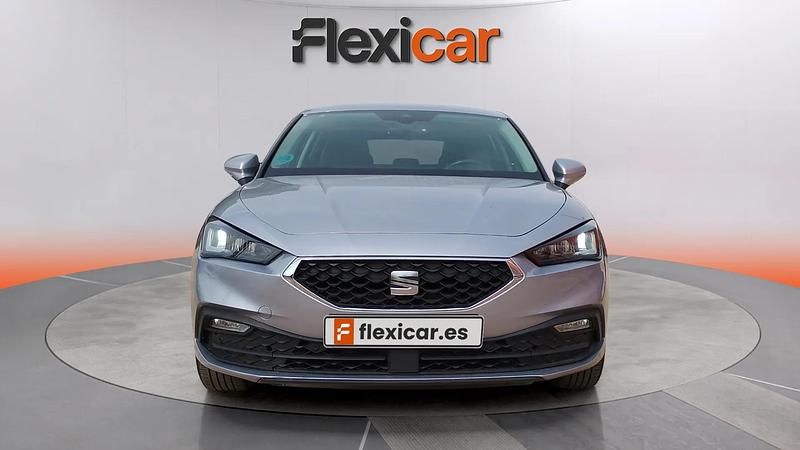 Usado Seat Leon Style 131 CV (96 kW) 2022 Gris Berlina
