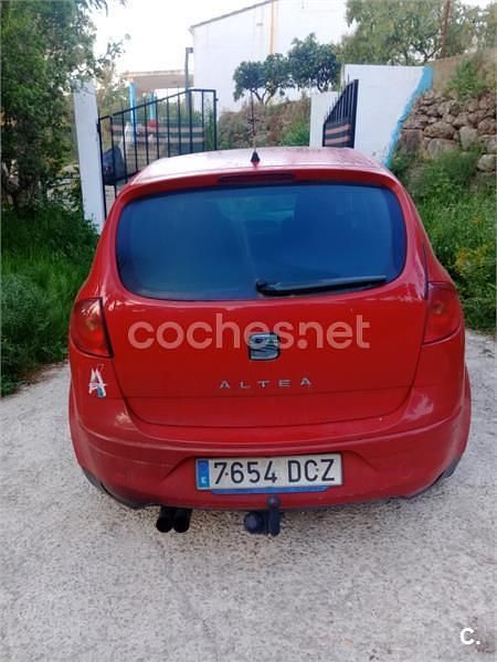 Usado Seat Altea Stylance 140 CV (102 kW) 2004 Rojo Monovolumen