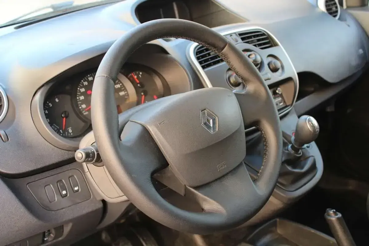 Usado Renault Kangoo 95 CV (69 kW) 2021 Blanco Monovolumen
