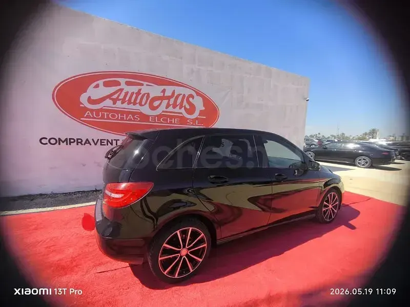 Usado Mercedes B200 136 CV (100 kW) 2012 Negro Monovolumen
