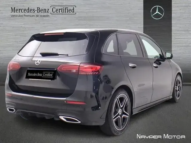 Usado Mercedes B200 150 CV (110 kW) 2026 Negro cosmos Utilitario