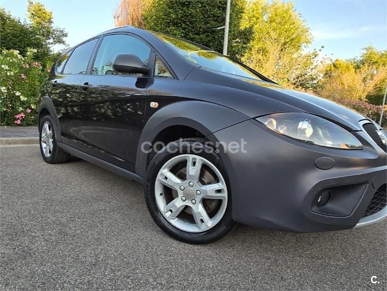 Usado Seat Altea 170 CV (125 kW) 2010 Gris / plata Monovolumen