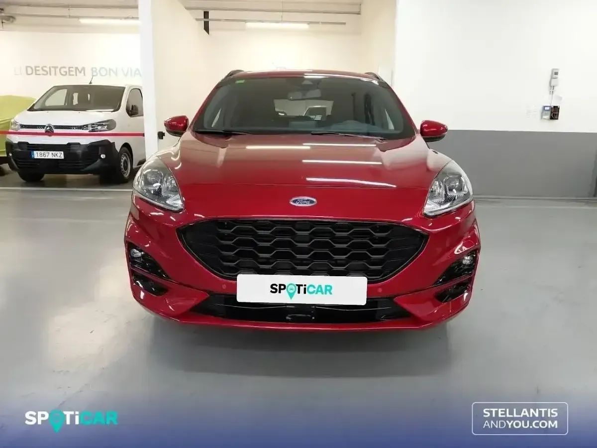 Usado Ford Kuga ST-Line 150 CV (110 kW) 2021 Rojo SUV