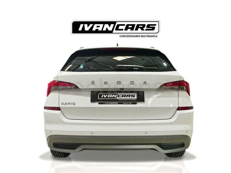 Usado Skoda Kamiq Ambition 110 CV (80 kW) 2022 Blanco SUV