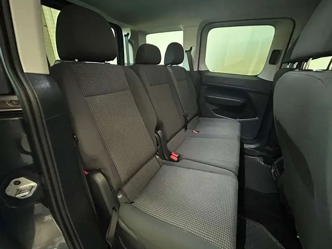 Usado VW Caddy Life 113 CV (83 kW) 2022 Gris Monovolumen