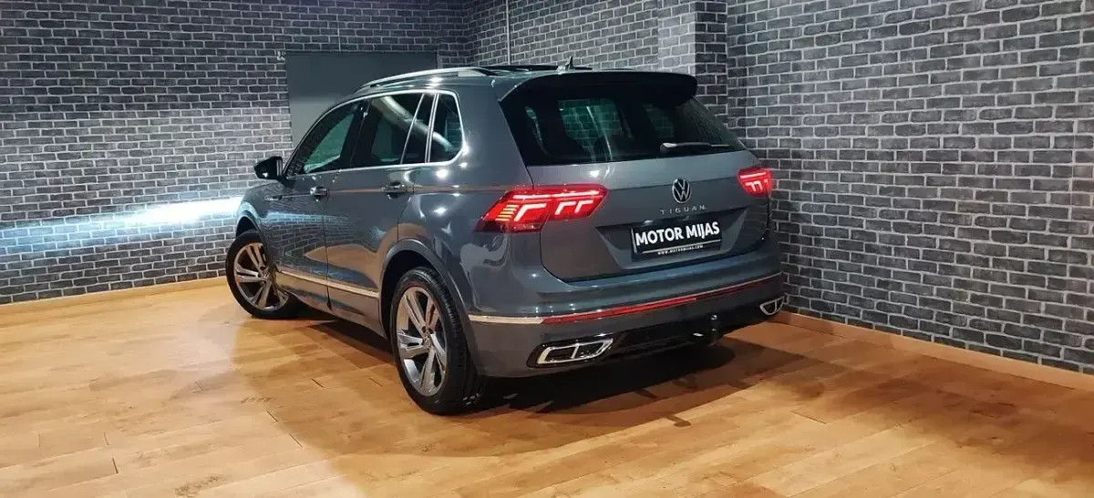 Käytetty VW Tiguan R-line 150 HP (110 kW) 2022 Harmaa Katumaasturi