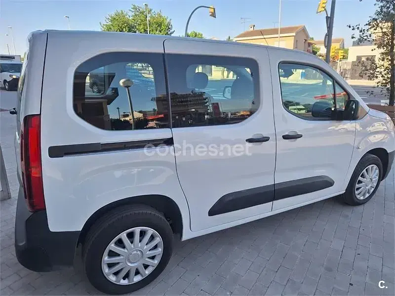 Usado Opel Combo Life Business Edition 102 CV (75 kW) 2023 Blanco Monovolumen