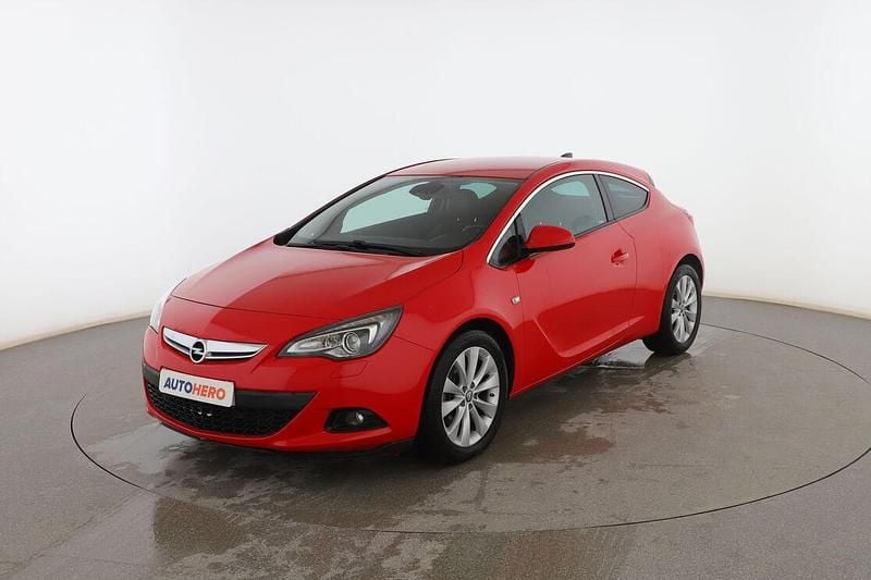 Usado Opel Astra GTC Sportive 200 CV (147 kW) 2016 Rojo Utilitario