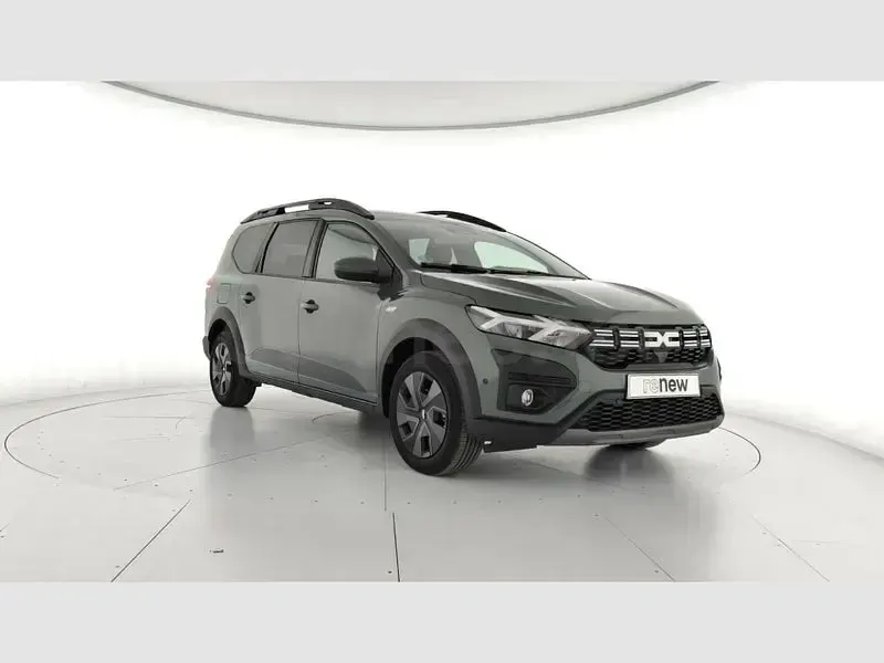 Usado Dacia Jogger Expression 100 CV (73 kW) 2025 Verde Monovolumen