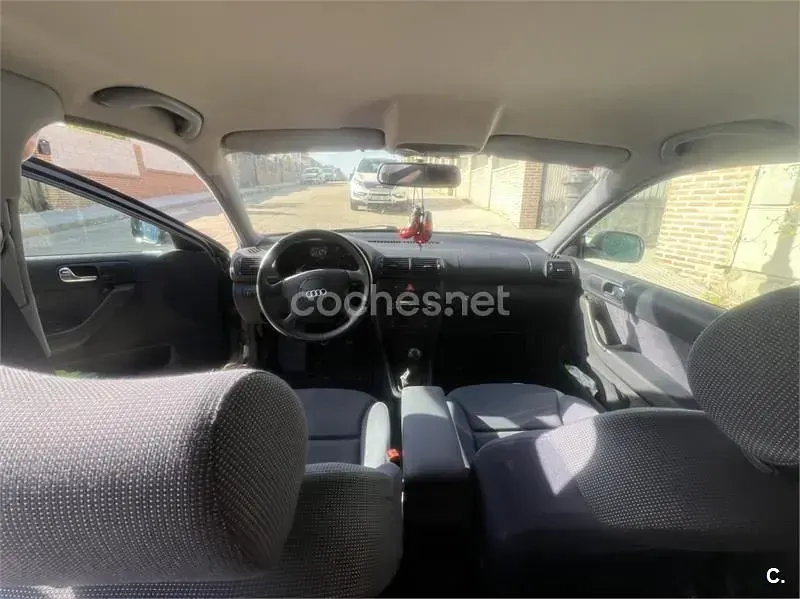 Usado Audi A3 Ambition 125 CV (91 kW) 2000 Gris / plata Utilitario
