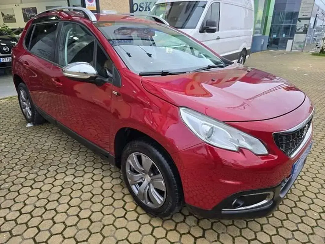 Usado Peugeot 2008 Style 100 CV (73 kW) 2017 Granate SUV