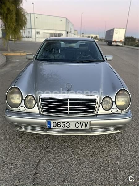 Usado Mercedes E55 AMG AMG 354 CV (260 kW) 1999 Gris / plata Berlina