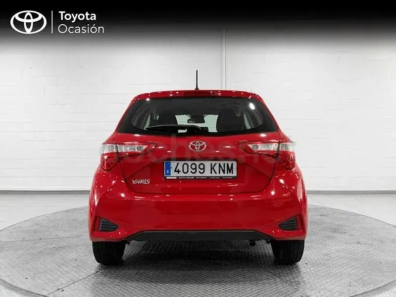 Usado Toyota Yaris Active 111 CV (81 kW) 2018 Rojo Berlina