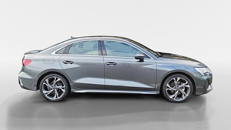 Usado Audi A3 S-Line 150 CV (110 kW) 2025 Gris / plata Berlina