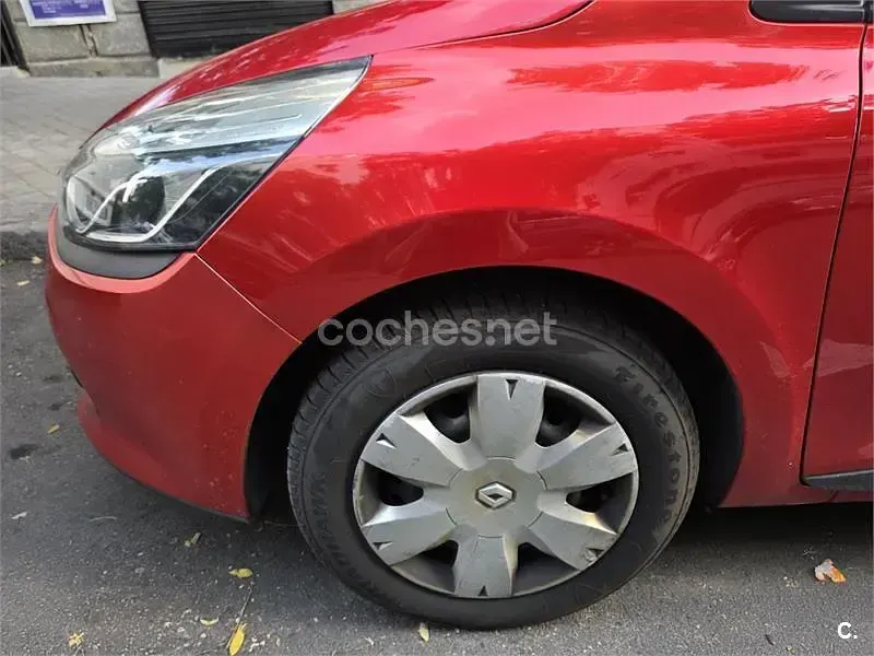 Usado Renault Clio 90 CV (66 kW) 2013 Rojo Familiar
