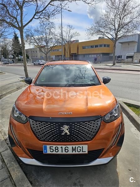 Usado Peugeot 2008 Allure 130 CV (95 kW) 2023 Naranja SUV