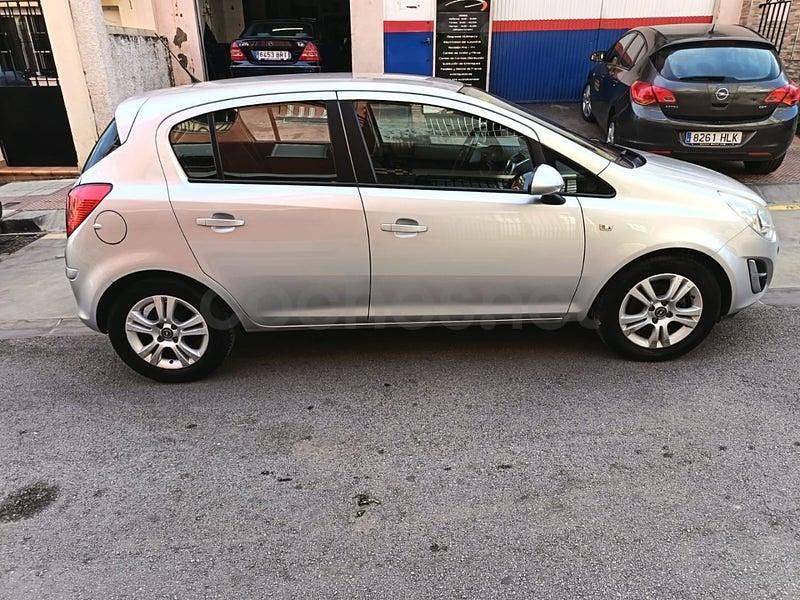 Usado Opel Corsa 95 CV (69 kW) 2011 Gris / plata Utilitario