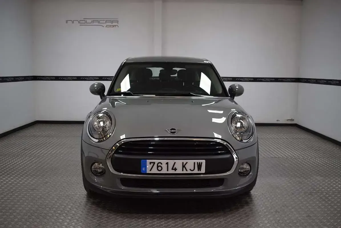 Usado Mini ONE 102 CV (75 kW) 2018 Gris Utilitario