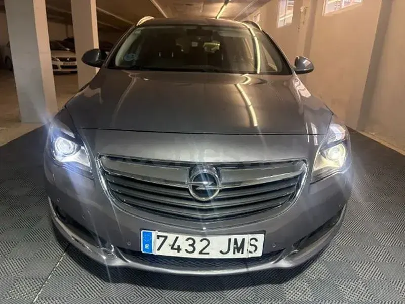 Usado Opel Insignia Selective 136 CV (100 kW) 2016 Gris / plata Familiar
