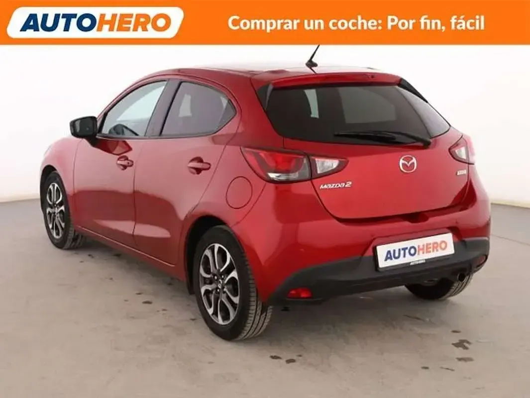 Usado Mazda 2 Luxury 90 CV (66 kW) 2015 Rojo Utilitario