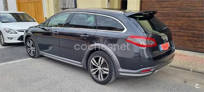 Usado Peugeot 508 RXH 180 CV (132 kW) 2017 Negro Familiar
