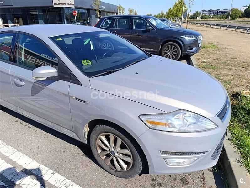 Usado Ford Mondeo Trend 140 CV (102 kW) 2011 Gris / plata Berlina
