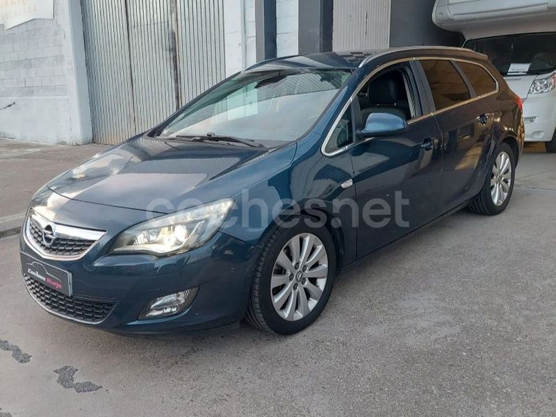 Usado Opel Astra Enjoy 110 CV (80 kW) 2011 Azul Familiar
