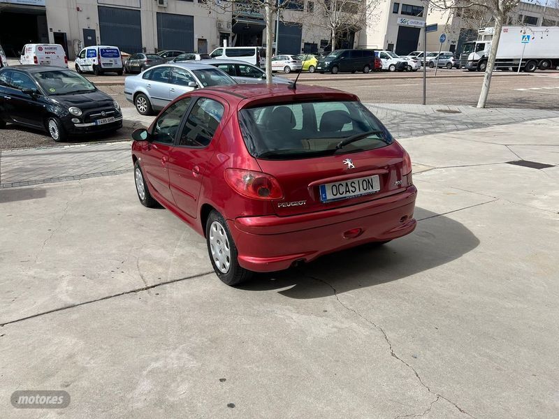Usado Peugeot 206 2004 Rojo Berlina