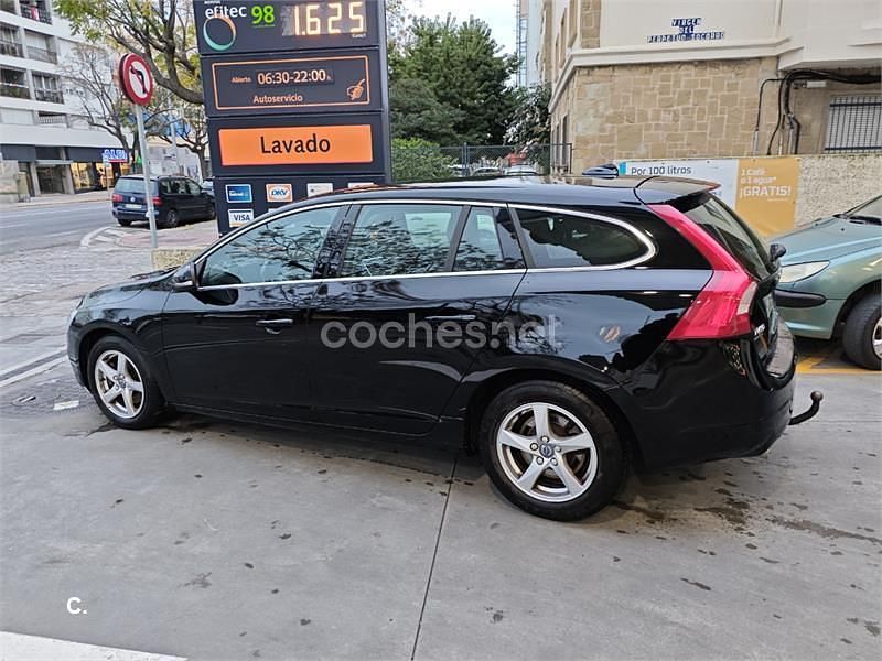 Usado Volvo V60 Momentum 120 CV (88 kW) 2018 Negro Familiar