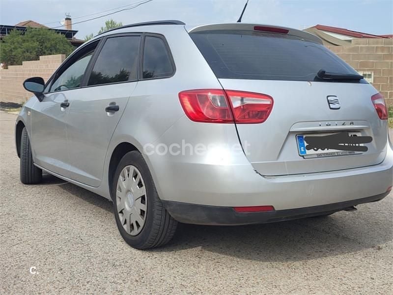 Usado Seat Ibiza ST Style 85 CV (62 kW) 2012 Gris / plata Familiar