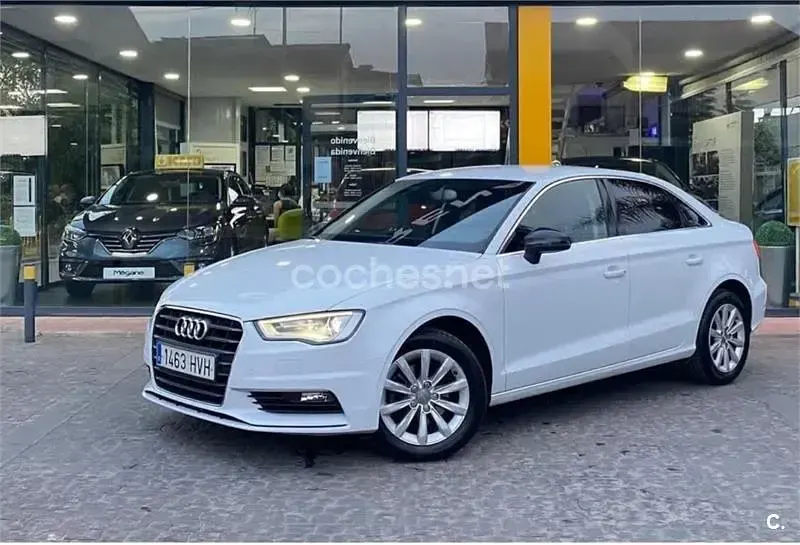 Usado Audi A3 Attraction 105 CV (77 kW) 2014 Blanco Berlina