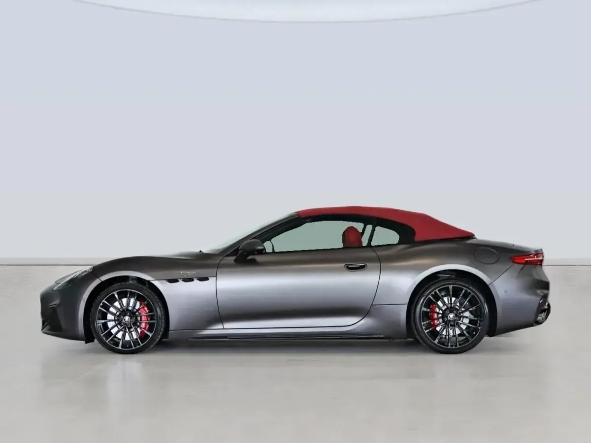 Usado Maserati GranCabrio 551 CV (405 kW) 2025 Gris Descapotable