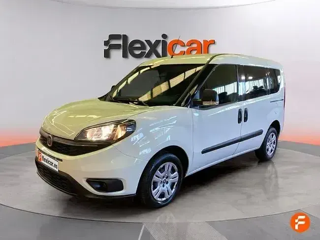 Usado Fiat Doblò Easy 95 CV (69 kW) 2022 Blanco Monovolumen
