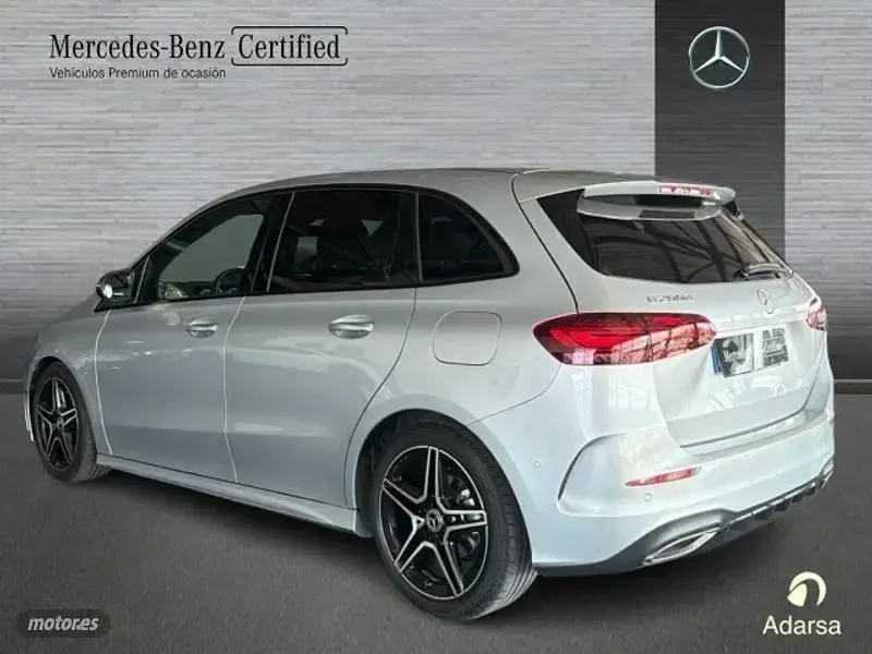 Usado Mercedes B200 150 CV (110 kW) 2025 Gris / plateado Utilitario