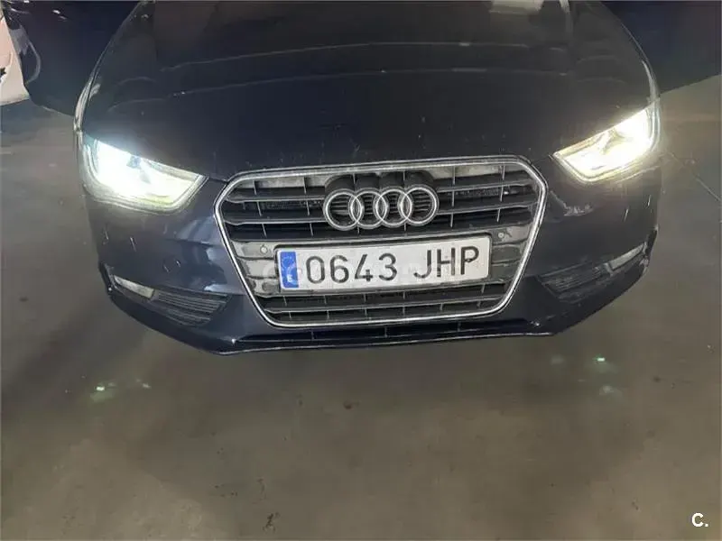 Usado Audi A4 150 CV (110 kW) 2014 Azul Familiar