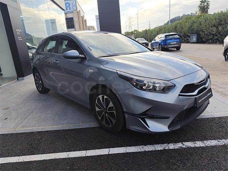 Usado Kia Ceed 100 CV (73 kW) 2025 Gris / plata Utilitario
