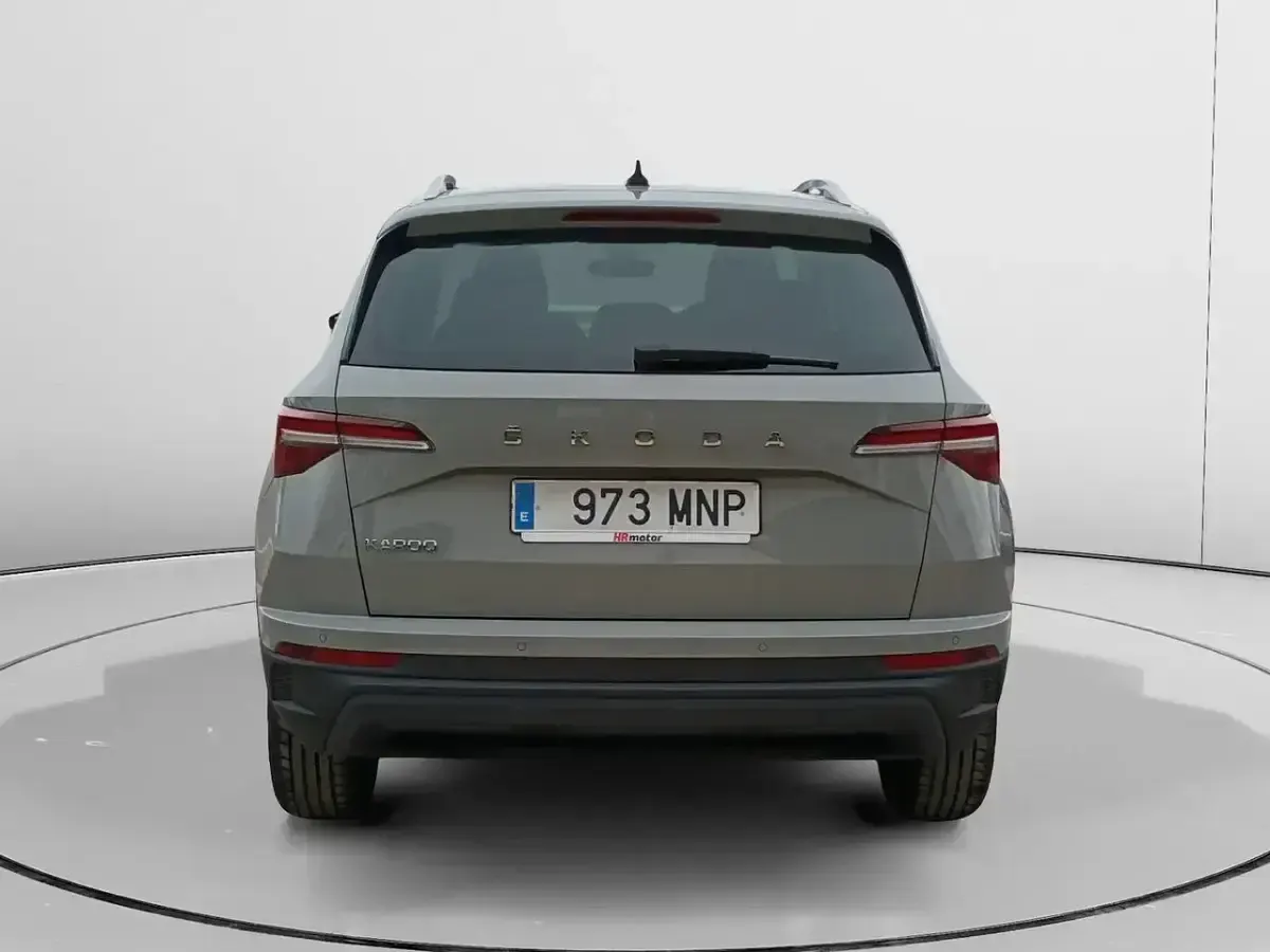 Usado Skoda Karoq Ambition 116 CV (85 kW) 2024 Gris / plata SUV