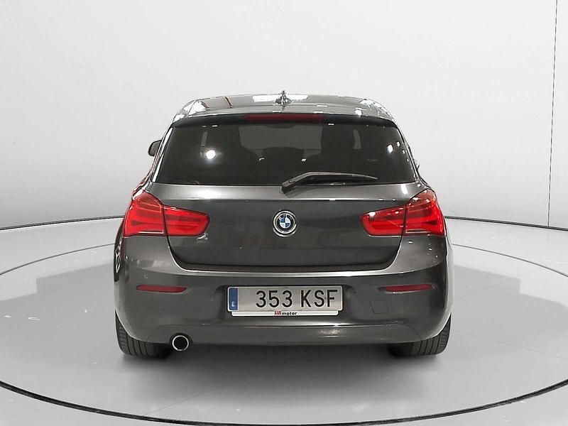 Usado BMW 116 Advantage 109 CV (80 kW) 2018 Gris Utilitario