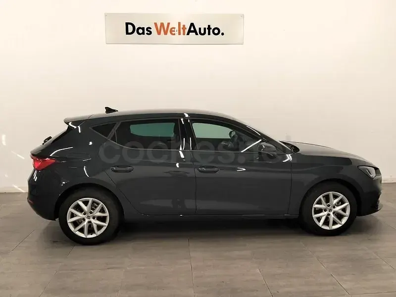 Usado Seat Leon Style 150 CV (110 kW) 2025 Azul Berlina