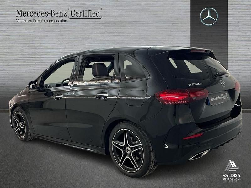 Usado Mercedes B200 AMG line 150 CV (110 kW) 2024 Negro Monovolumen