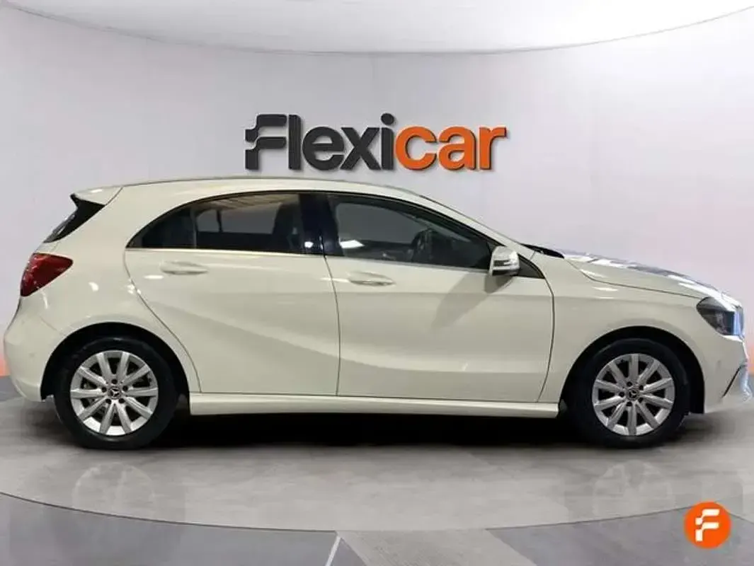 Usado Mercedes A180 109 CV (80 kW) 2017 Blanco Utilitario