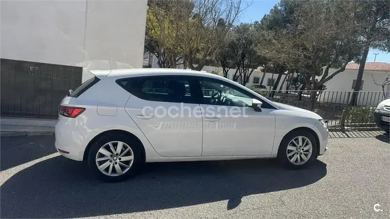 Usado Seat Leon Ecomotive 110 CV (80 kW) 2016 Blanco Berlina