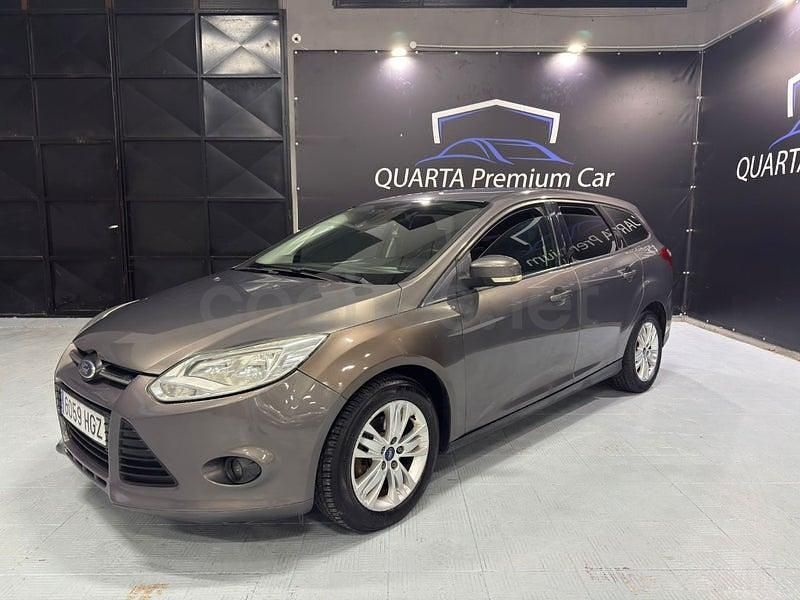 Usado Ford Focus Trend 115 CV (84 kW) 2011 Marrón Familiar