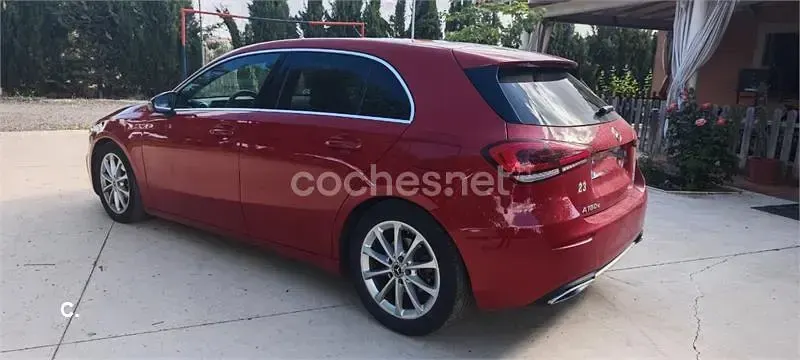 Usado Mercedes A180 109 CV (80 kW) 2019 Rojo Berlina