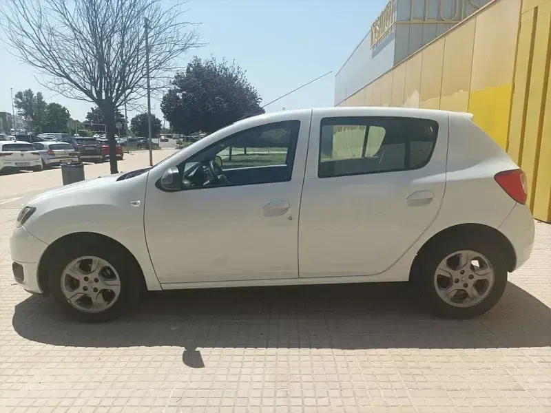 Usado Dacia Sandero 90 CV (66 kW) 2015 Blanco Berlina
