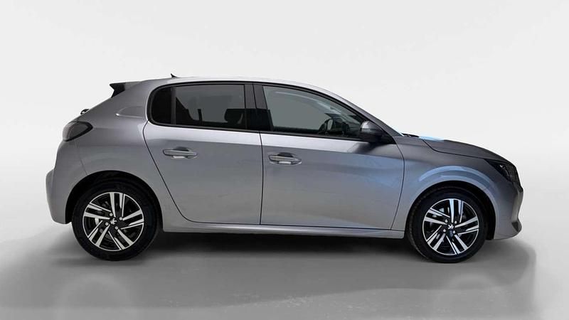 Usado Peugeot 208 Allure 101 CV (74 kW) 2021 Gris Utilitario