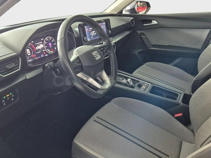 Usado Seat Leon Style 110 CV (80 kW) 2022 Gris / plata Familiar