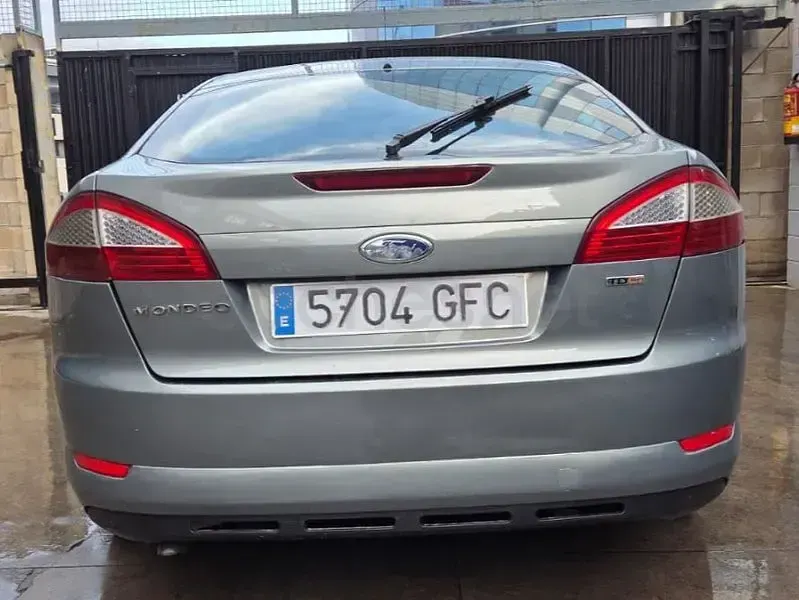 Usado Ford Mondeo Titanium 140 CV (102 kW) 2008 Gris / plata Berlina
