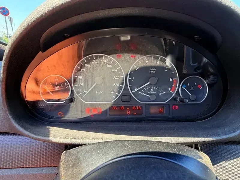 Usado BMW 330 Sport Line 231 CV (169 kW) 2003 Azul Coupe