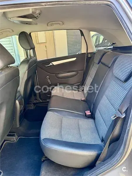 Usado Mercedes B200 140 CV (102 kW) 2006 Gris / plata Monovolumen